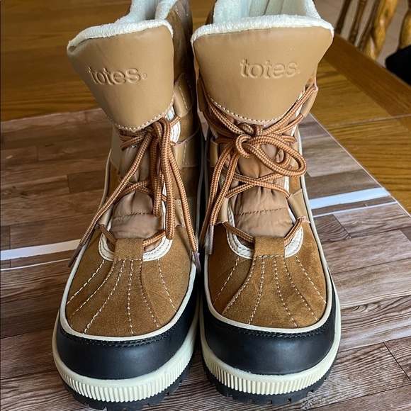 Totes Brown and Black Winter Boots - Picture 7 of 7